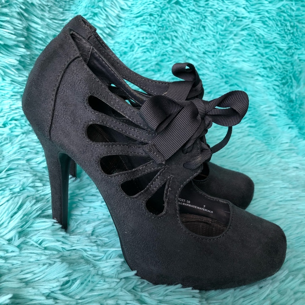 - CHARLOTTE RUSSE babydoll tie ribbon heels size 7